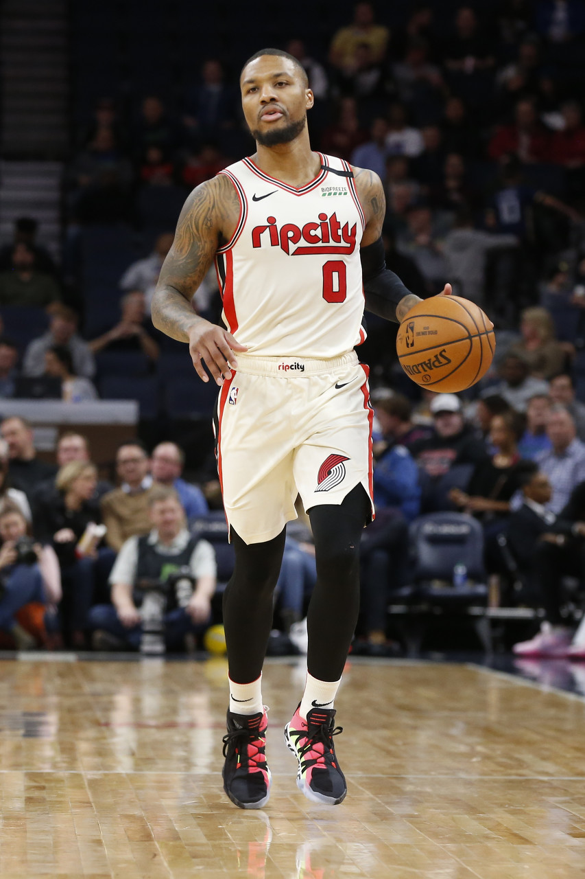 落在场边 落在场边