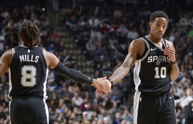 禁区前沿的 禁区前沿的